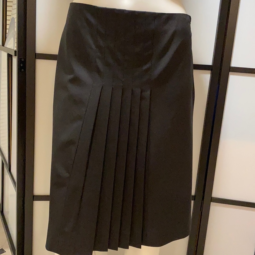 Worth brand new skirt, size 4, color dark gray